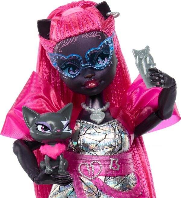 Monster High Catty Noir Doll with Pet Cat Amulette and Accessories - Image 3